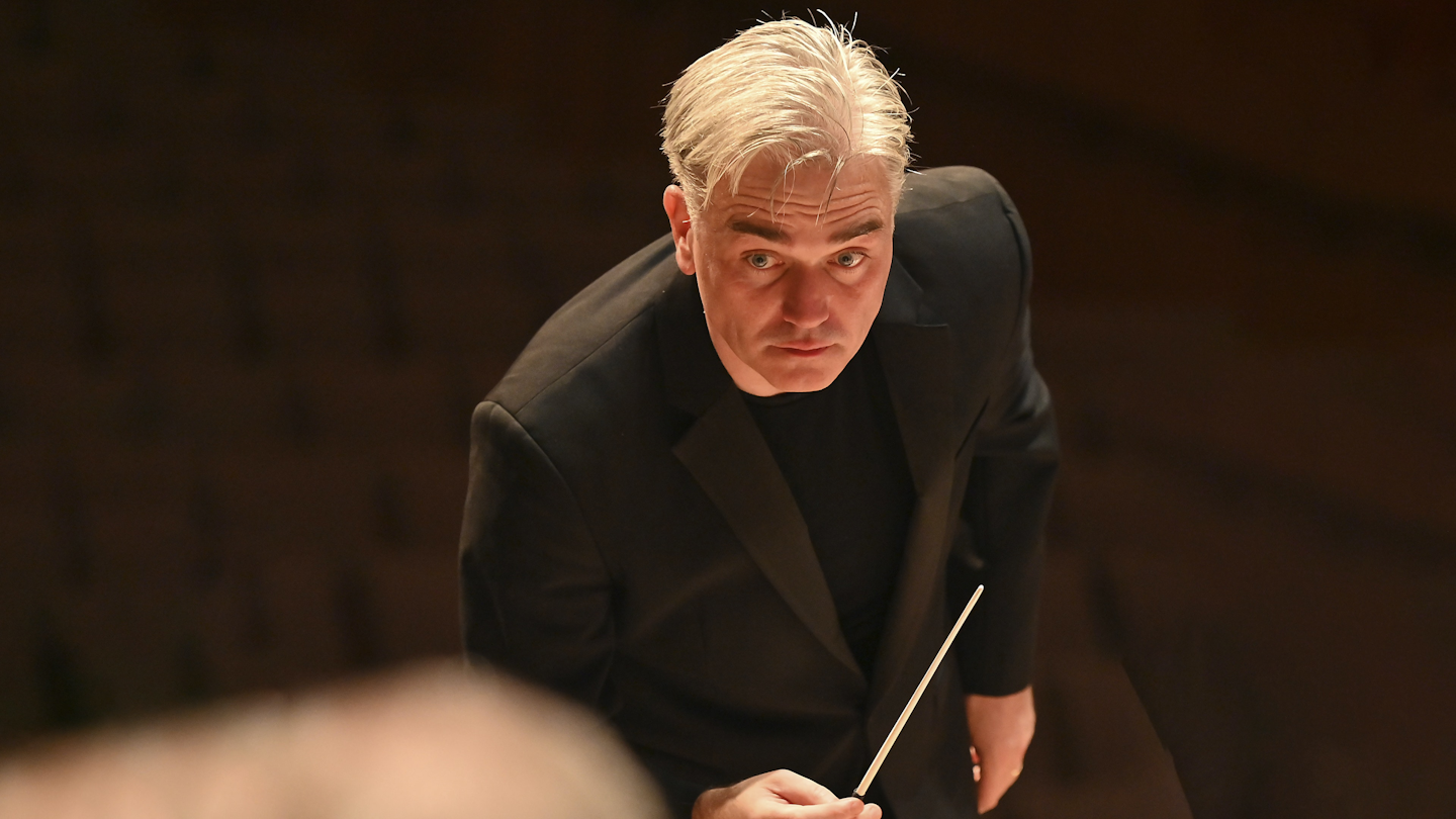 Gardner conducts Elgar